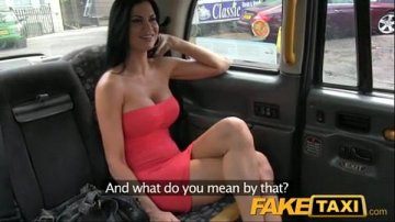 Panarama roscata filmata face laba intr-o masina