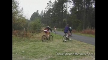 Milf violata padure trei animale barbati