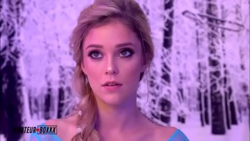 Blonda imbracata Frozen fututa print