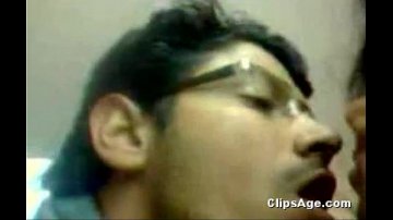 Eleva minora fustita mini fute profesor