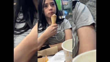 Tinerica bruneta este fututa pizda virgina