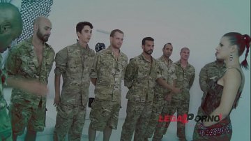 10 soldati prostituata serviciu