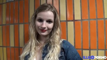 Adolescenta fututa tara vecin