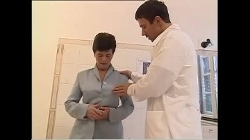 Batrana fututa ginecologul