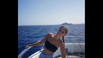 arata curul bombat croaziera