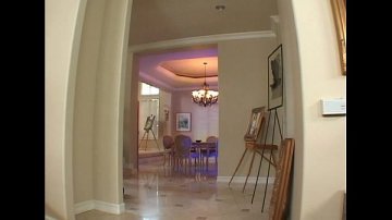 Blonda ochelari masturbeaza vibratorul